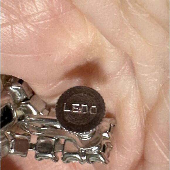 Vintage LEDO Crystal Rhinestone Crystal Screw-back Earrings - Picture 4 of 6